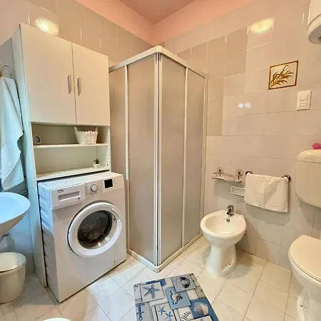 아파트 Amazing Flat Just 350m From The Sea